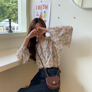 DOO51037204 하늘하늘 브이넥 프릴  여성 플라워 하늘 하늘 쉬폰 블라우스 55~88 봄 여름 가을