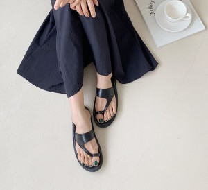 [LUC/ IM.3452 (3color) 천연가죽 라운드토 컷팅 스트랩 플립플랍 슬리퍼(2cm)블랙,브라운,화이트 225~250