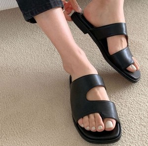 [LUC/ IM.1474 (3color) 천연가죽 스퀘어토 컷팅 플립플랍 슬리퍼(2cm) 블랙 화이트 브라운 225~250